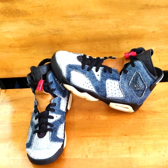 Jordan Retro Washed Denim Size 5Y